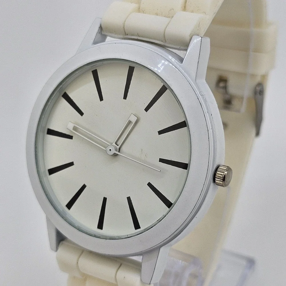 Men's Watch 42MM White Dial White Plastic‎ Bands New Battery